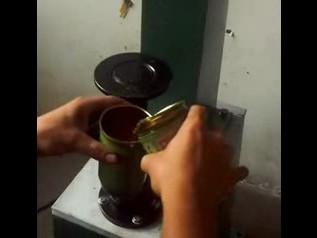 点击查看半自动易拉罐封盖机大图