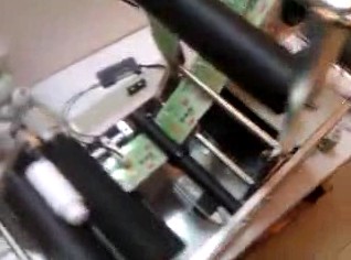 点击查看半自动园瓶贴标机大图